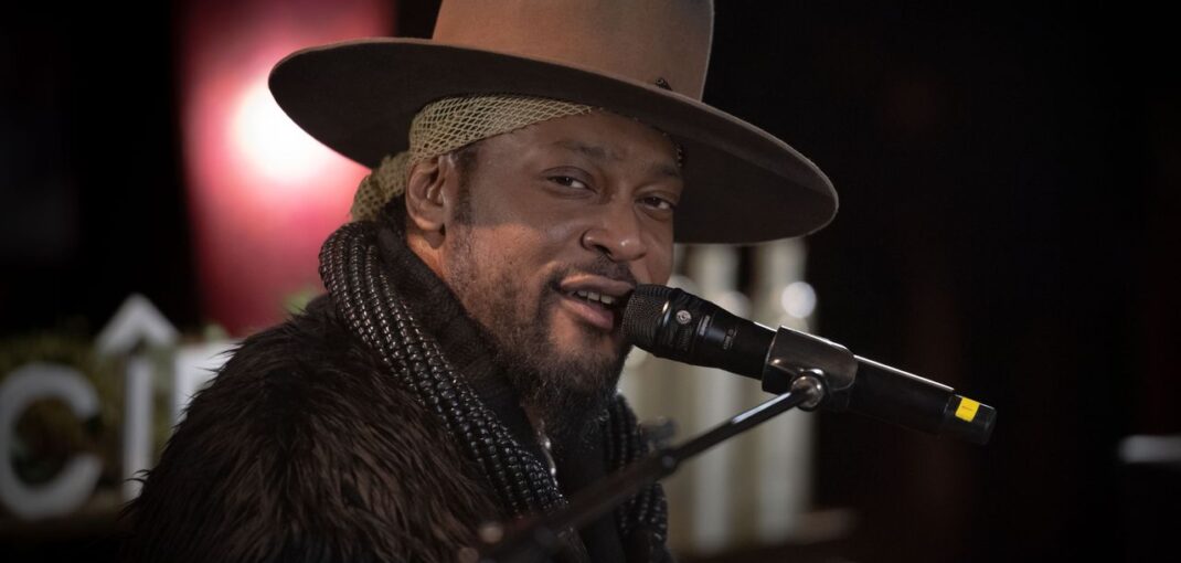 D’Angelo, Groundbreaking R&B Artist, Dies at 51
