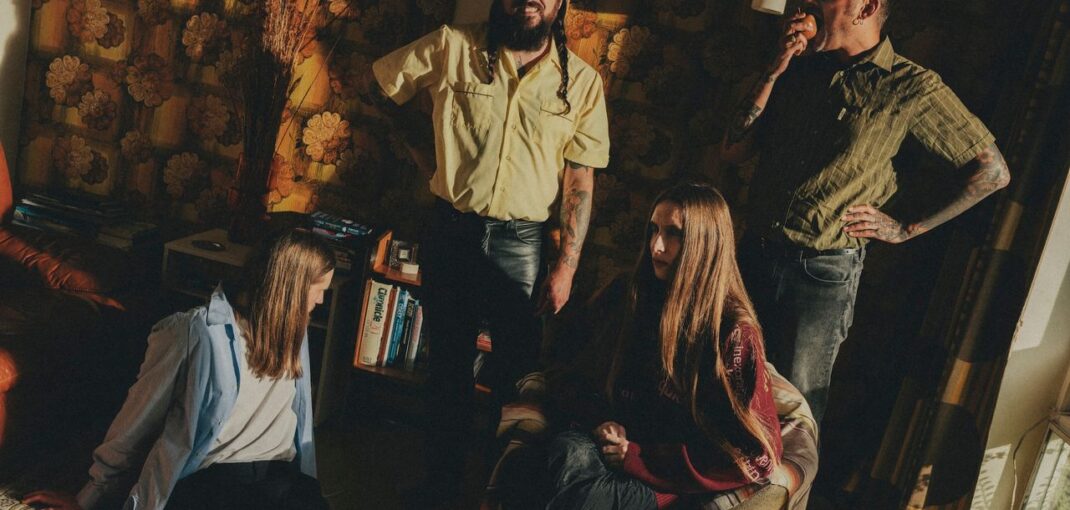 Dry Cleaning Share Video for New Song “Cruise Ship Designer”: Watch Dry Cleaning Share Video for New Song “Cruise Ship Designer”: Watch