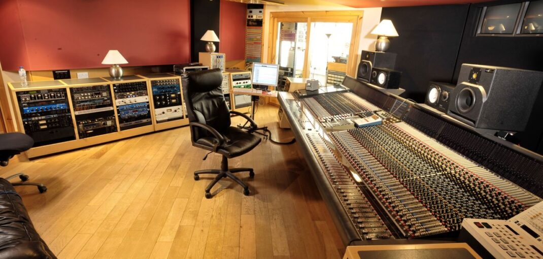 Major Labels Sign Licensing Deals With AI Music Company Klay Major Labels Sign Licensing Deals With AI Music Company Klay