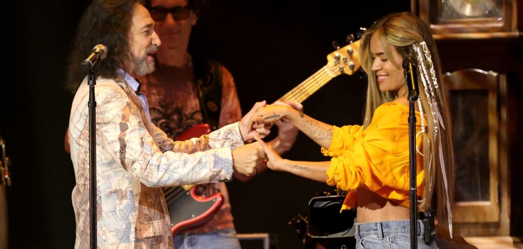 Watch Karol G and Marco Antonio Solís Perform “Coleccionando Heridas” at 2025 Latin Grammys Watch Karol G and Marco Antonio Solís Perform “Coleccionando Heridas” at 2025 Latin Grammys