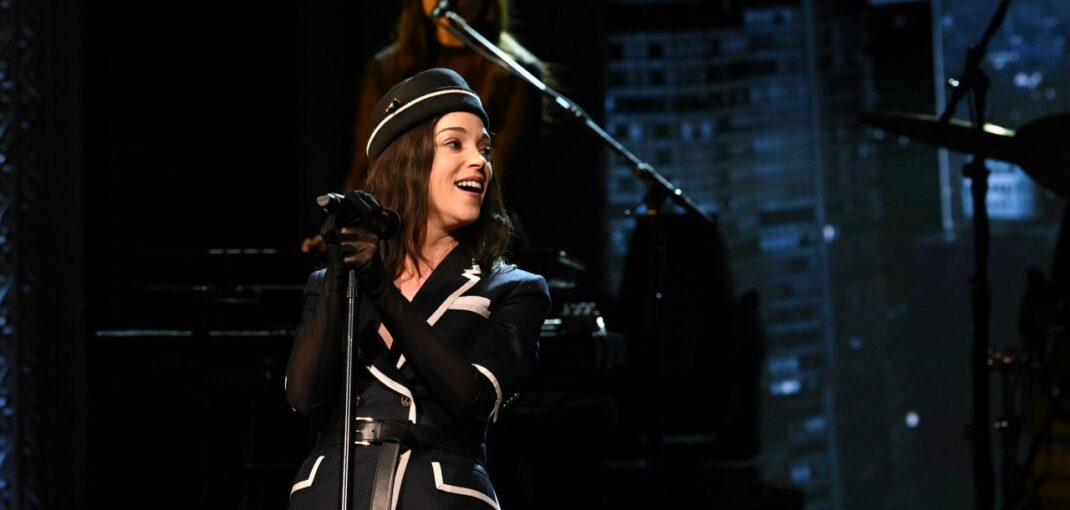 Watch St. Vincent Rip Through David Bowie’s “Young Americans” Watch St. Vincent Rip Through David Bowie’s “Young Americans”