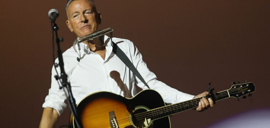 Bruce Springsteen Denounces ICE, Dedicates Song to Renee Good