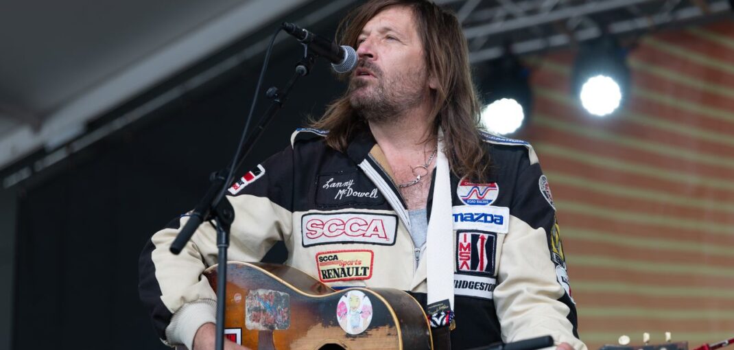 Lemonheads’ Fan Accuses Evan Dando of Sending Unsolicited Explicit Videos Lemonheads’ Fan Accuses Evan Dando of Sending Unsolicited Explicit Videos