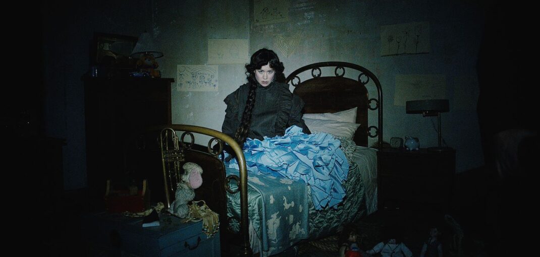 Mitski Haunts a House in New “If I Leave” Video Mitski Haunts a House in New “If I Leave” Video