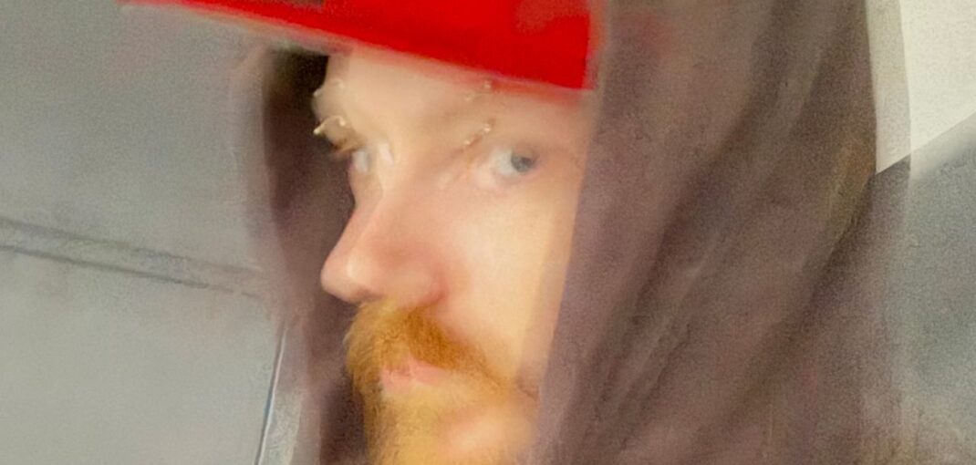 100 Gecs’ Dylan Brady Shares “Needle Guy” Video 100 Gecs’ Dylan Brady Shares “Needle Guy” Video