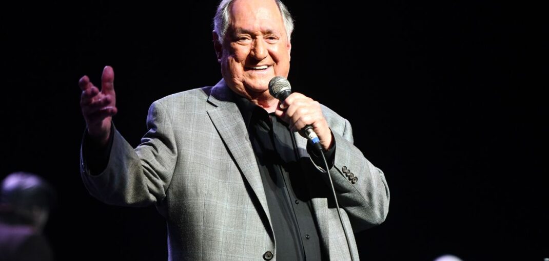 Neil Sedaka, Chart-Topping Pop Singer-Songwriter, Dies at 86 Neil Sedaka, Chart-Topping Pop Singer-Songwriter, Dies at 86