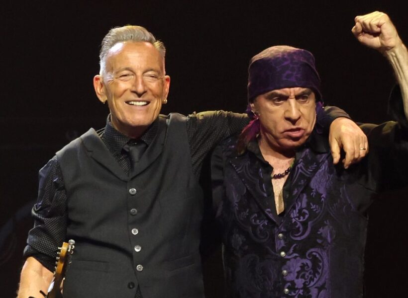 Watch Bruce Springsteen Cover “Purple Rain” in High-Def Watch Bruce Springsteen Cover “Purple Rain” in High-Def