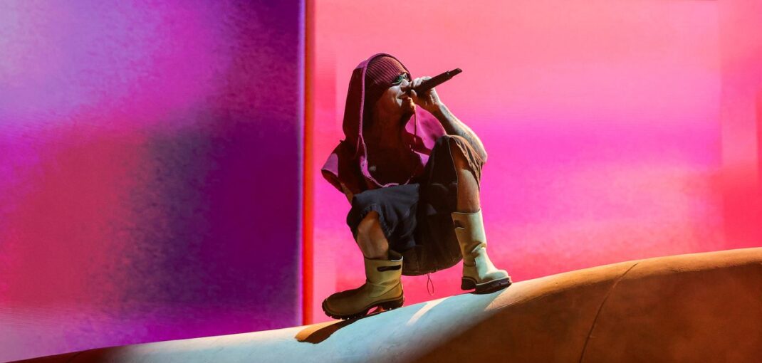 Watch Justin Bieber Bring Out SZA, Billie Eilish, and More at Coachella Watch Justin Bieber Bring Out SZA, Billie Eilish, and More at Coachella